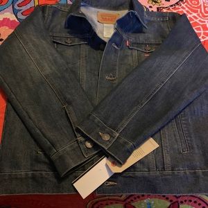 Brand New Levi’s Jean Jacket. Unisex 👖👕